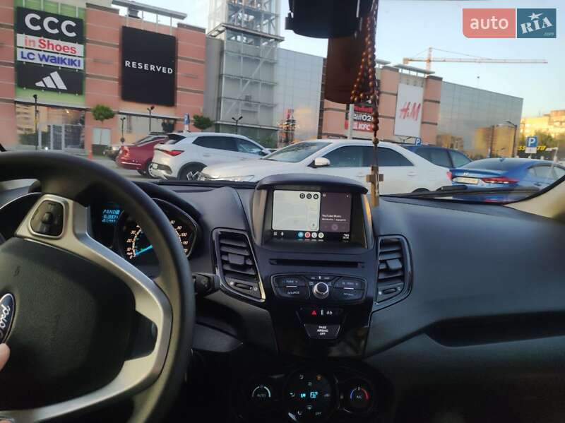 Хэтчбек Ford Fiesta 2018 в 