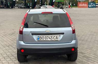 Хэтчбек Ford Fiesta 2005 в 