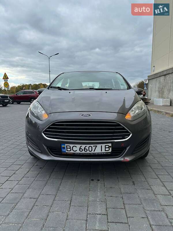 Седан Ford Fiesta 2015 в Львове