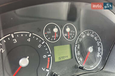 Хэтчбек Ford Fiesta 2006 в 