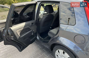 Хэтчбек Ford Fiesta 2006 в 