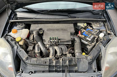 Хэтчбек Ford Fiesta 2006 в 