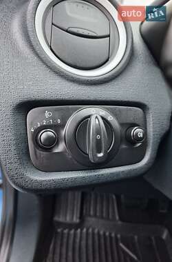 Хэтчбек Ford Fiesta 2012 в 