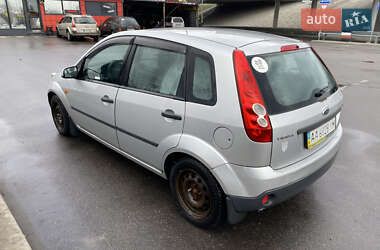 Хэтчбек Ford Fiesta 2006 в 
