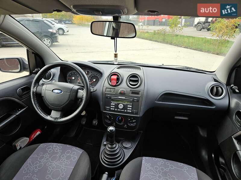 Хетчбек Ford Fiesta 2008 в Обухові