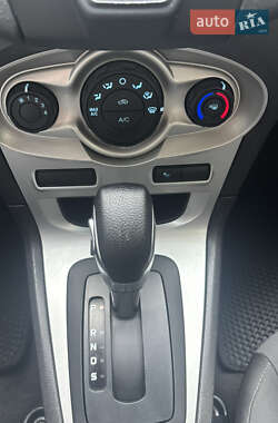 Седан Ford Fiesta 2016 в  фото 27 Седан Ford Fiesta 2016 в