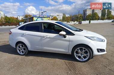 Седан Ford Fiesta 2014 в  фото 15 Седан Ford Fiesta 2014 в