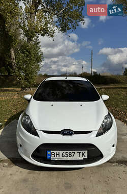 Хетчбек Ford Fiesta 2012 в 