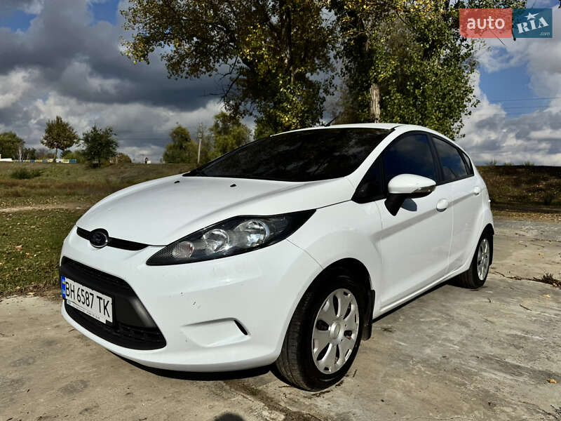 Хэтчбек Ford Fiesta 2012 в Ананьеве