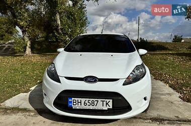Хетчбек Ford Fiesta 2012 в 