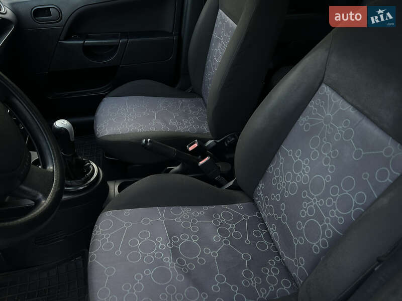 Хэтчбек Ford Fiesta 2007 в Николаеве
