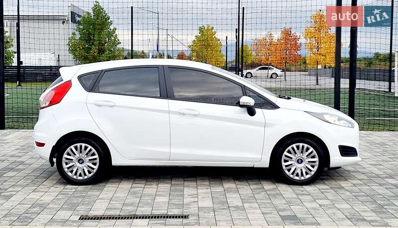 Хэтчбек Ford Fiesta 2014 в Мукачево