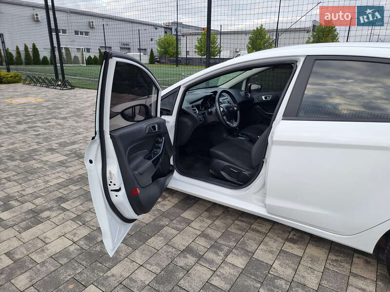 Хэтчбек Ford Fiesta 2014 в Мукачево