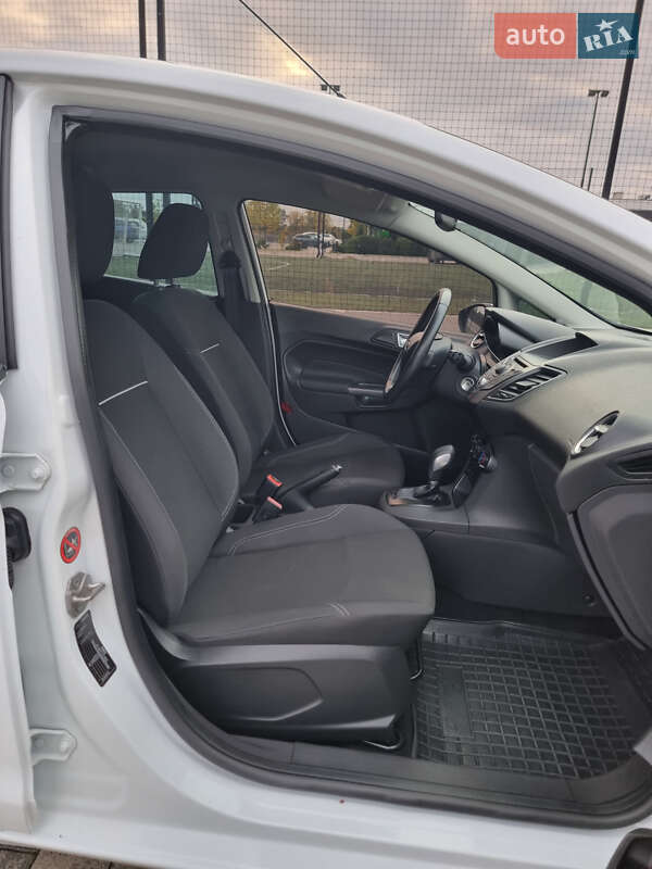 Хэтчбек Ford Fiesta 2014 в Мукачево