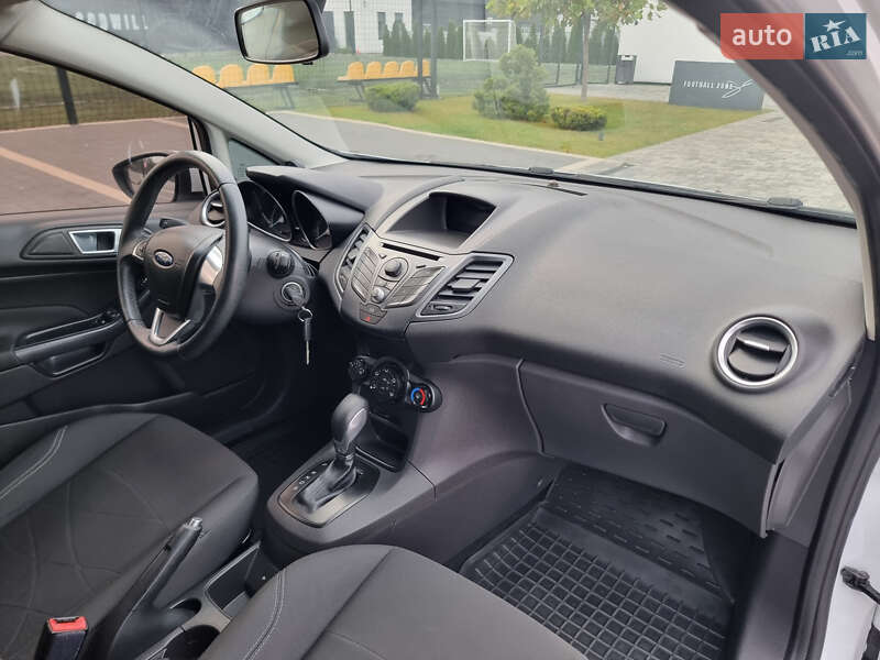 Хэтчбек Ford Fiesta 2014 в Мукачево