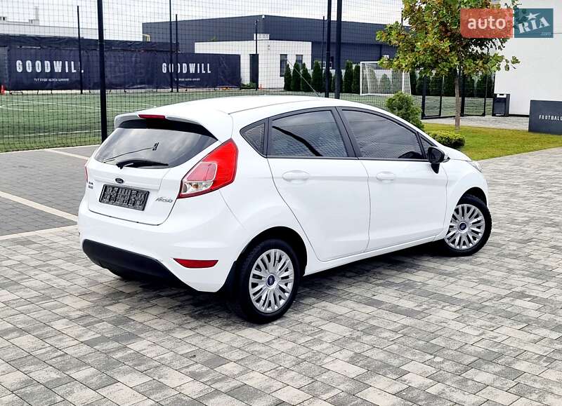 Хэтчбек Ford Fiesta 2014 в Мукачево