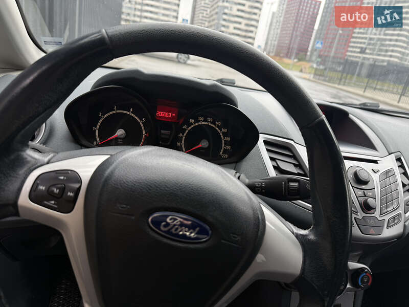 Хэтчбек Ford Fiesta 2011 в Киеве фото 4 Хэтчбек Ford Fiesta 2011 в Киеве