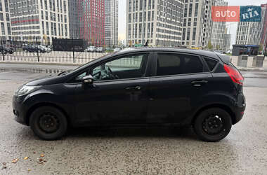 Хетчбек Ford Fiesta 2011 в  фото 5 Хетчбек Ford Fiesta 2011 в