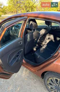 Хэтчбек Ford Fiesta 2013 в 
