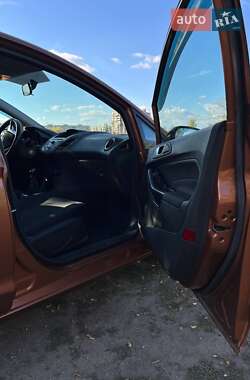 Хэтчбек Ford Fiesta 2013 в 