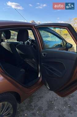 Хэтчбек Ford Fiesta 2013 в 