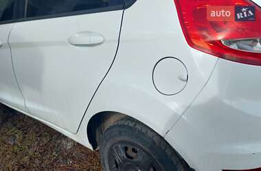 Хэтчбек Ford Fiesta 2012 в 
