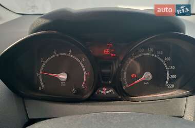Хэтчбек Ford Fiesta 2012 в 