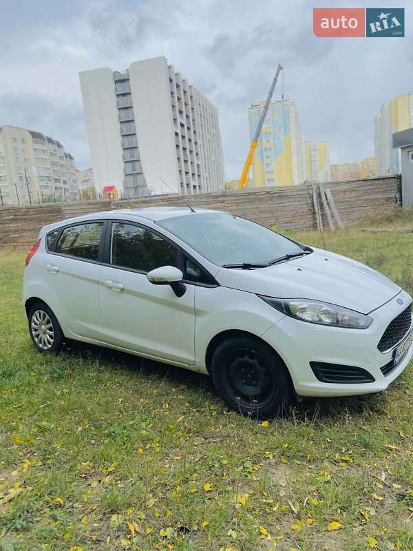 Хэтчбек Ford Fiesta 2017 в Вишневом фото 21 Хэтчбек Ford Fiesta 2017 в Вишневом