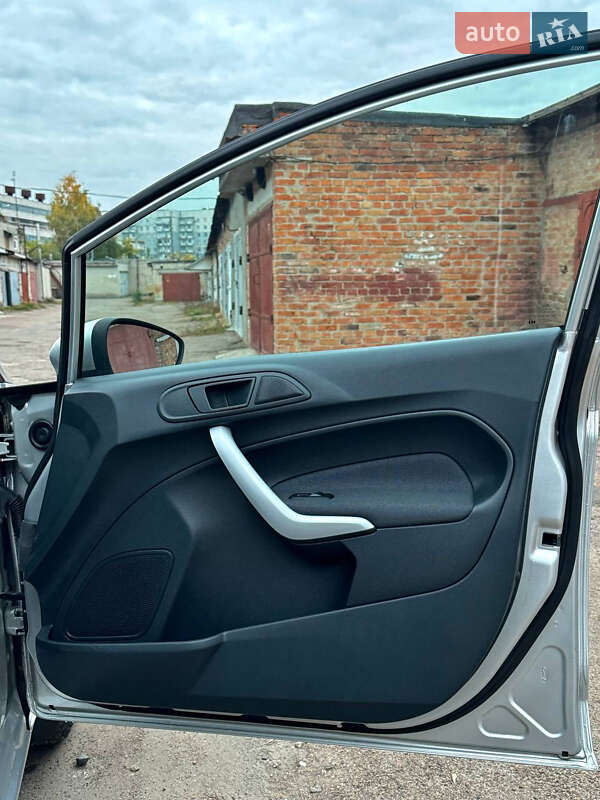 Хетчбек Ford Fiesta 2012 в Черкасах фото 11 Хетчбек Ford Fiesta 2012 в Черкасах