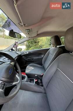 Хэтчбек Ford Fiesta 2013 в 