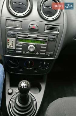 Хэтчбек Ford Fiesta 2008 в 