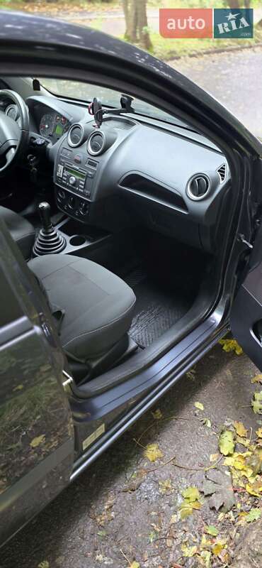 Хетчбек Ford Fiesta 2008 в Львові
