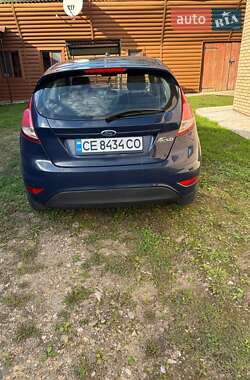 Хетчбек Ford Fiesta 2015 в Чернівцях