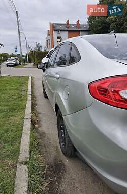 Седан Ford Fiesta 2012 в 