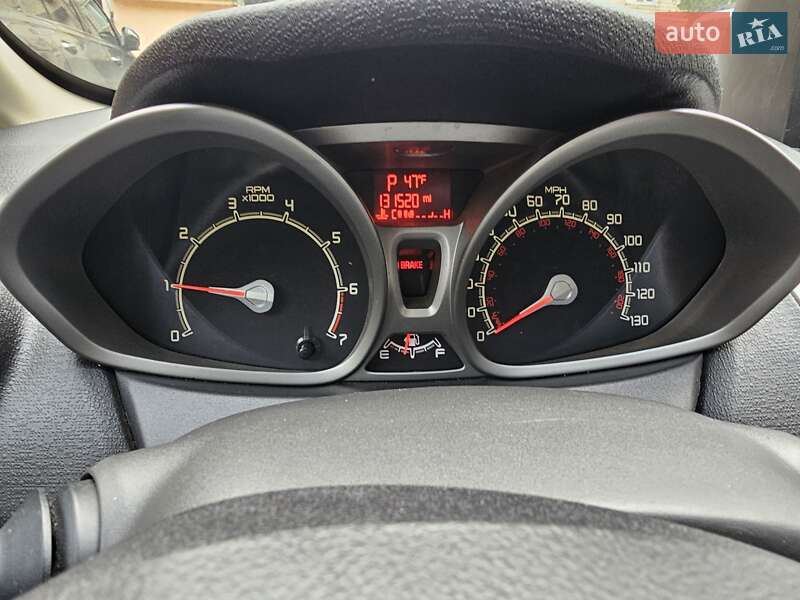 Седан Ford Fiesta 2012 в Чернівцях