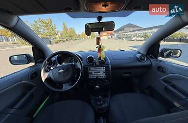 Хэтчбек Ford Fiesta 2002 в  фото 17 Хэтчбек Ford Fiesta 2002 в