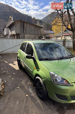 Хэтчбек Ford Fiesta 2006 в 