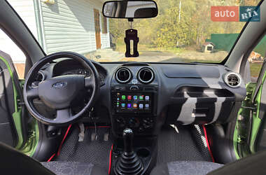 Хэтчбек Ford Fiesta 2006 в 