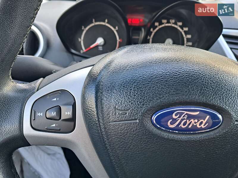 Хетчбек Ford Fiesta 2012 в Черкаському
