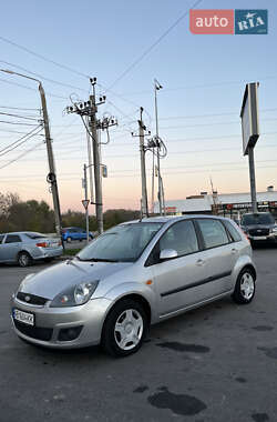 Хэтчбек Ford Fiesta 2005 в  фото 4 Хэтчбек Ford Fiesta 2005 в