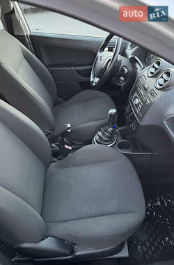 Хэтчбек Ford Fiesta 2005 в  фото 9 Хэтчбек Ford Fiesta 2005 в
