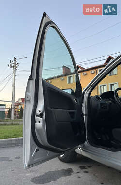 Хэтчбек Ford Fiesta 2005 в  фото 17 Хэтчбек Ford Fiesta 2005 в