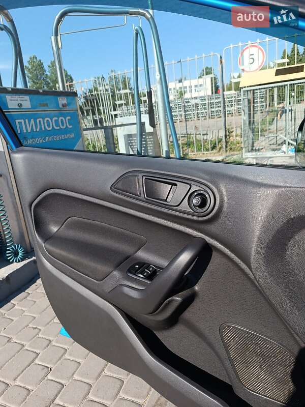 Хэтчбек Ford Fiesta 2016 в Львове фото 16 Хэтчбек Ford Fiesta 2016 в Львове