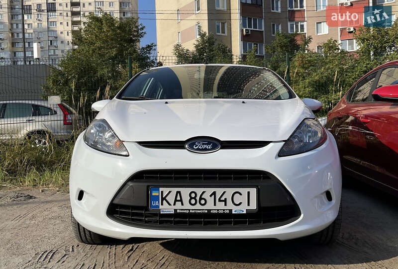 Хетчбек Ford Fiesta 2011 в  фото Хетчбек Ford Fiesta 2011 в
