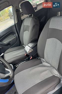 Хэтчбек Ford Fiesta 2012 в 