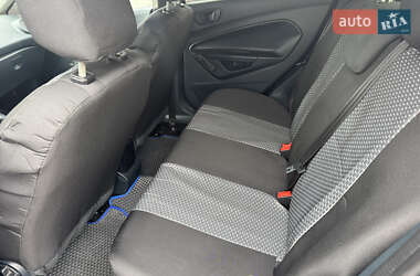 Хэтчбек Ford Fiesta 2012 в 