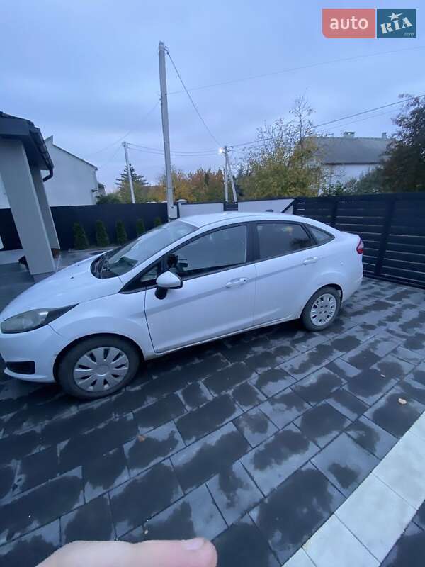 Седан Ford Fiesta 2018 в Ужгороді