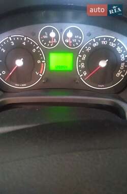 Хэтчбек Ford Fiesta 2006 в  фото 7 Хэтчбек Ford Fiesta 2006 в