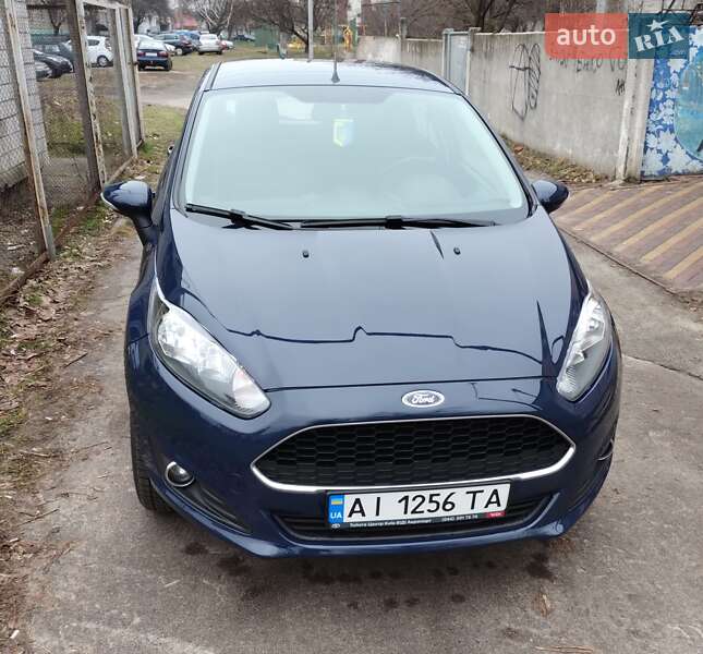 Хетчбек Ford Fiesta 2016 в 