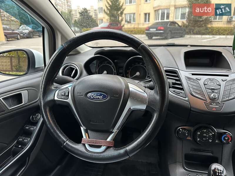 Хетчбек Ford Fiesta 2015 в Софіївській Борщагівці фото 9 Хетчбек Ford Fiesta 2015 в Софіївській Борщагівці